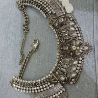 یک گردنبند خاص خارجی که تو فیلم‌ها میشه دیدش