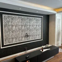 شاگرد برای نصب کاغذ دیواری