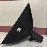 فلاش ۳۰۰ ژول به همراه سافت باکس