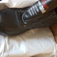 کفش ایمنی و کمربند ایمنی استفاده نشده