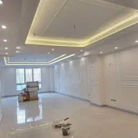 نقاشی ساختمان و درب چوبی