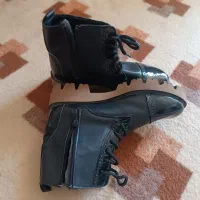 کفش|کیف، کفش، کمربند|صدرا-فارس, فاز ۱|دیوار