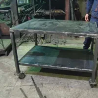 میز کار آهنی