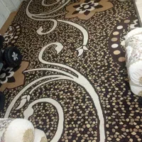 گلیم فرش و ۶ تا بالشت و میز تی وی در حد نو