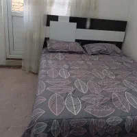 تخت وخواب درحد نو همراه با دوپایه تختی وتشک