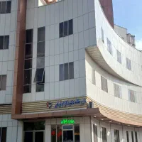 استخدام آشپز و میزبان رستوران و پذیرش هتل