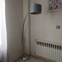 آباژور ایستاده