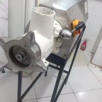 چرخ گوشت صنعتی با پایه آهنی