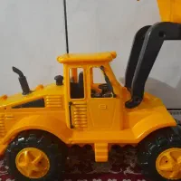 یک عدد لودر اسباب بازی ویک عدد متور اتوماتیک