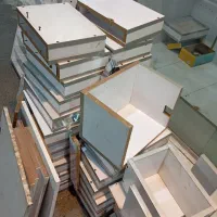 تعدادی باکس برای ویترین مغازه