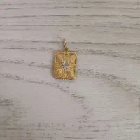پلاک طلا فقط ۵۰ بالای تابلو