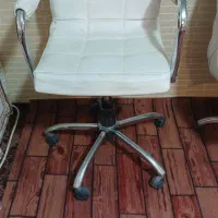 صندلی چرخدار و دسته دار