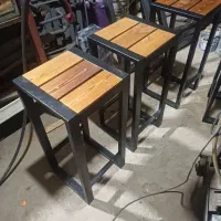 دکور صندلی چهار پایه کوچک میزچوبی نیمکت باغی دکور