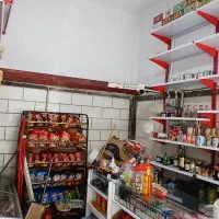 تمامی جنس های مغازه و قفسه ها زیر قیمت