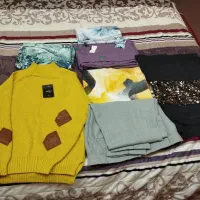 تعدادی شال وروسری و لباس