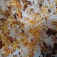 برنج و نان خشک برای مرغ