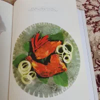 دو جلد کتاب آشپزی حرفه‌ای