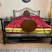 تختخواب فرفوژه و چوب  دو نفره و ۲ عدد میز عسلی|تخت و سرویس خواب|تهران, قلهک|دیوار