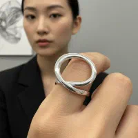 انگشتر دفرمه ترند ۲۰۲۵ آبکاری نقره رنگ ثابت