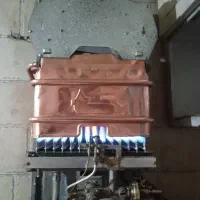 آبگرمکن دیواری بوتان سالمه سالم درحدنو