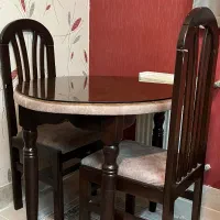 میز و صندلی ناهار خوری دو نفره با رگال لباس
