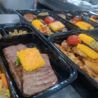 تهیه غذا آقاجان