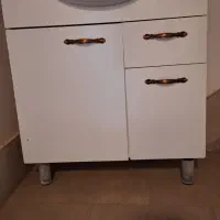 روشویی کمد دار سرویس بهداشتی