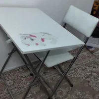 میز تحریر تمیز تاشو.  رنگ سفید.  مفت