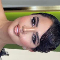 کاشت مژه و میکاپ