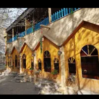 شاگرد ساده و زن و شوهر در جاده طرقبه