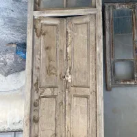 درب و پنجره چوبی با قدمت بیش از صد و پنجاه سال