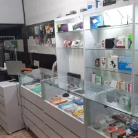 ویترین و قفسه و میز کار