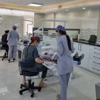 منشی خانم مسلط کلینیک دندانپزشکی