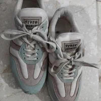 کتونی|کیف، کفش، کمربند|صومعه‌سرا, |دیوار