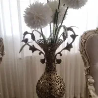 گلدان برنجی و کنار سالنی برنجی