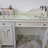 ست تخت و میز سفید صدفی