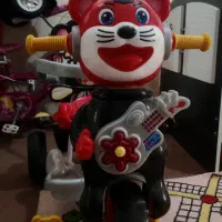 سه چرخه|دوچرخه، اسکیت، اسکوتر|برخوار, |دیوار