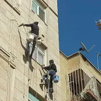پیچ رولپلاک‌نما و شستشوی نما با طناب بدون داربست|خدمات پیشه و مهارت|ورامین, ورامین|دیوار