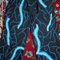 یک عدد شلوار کاستوم شده دست‌ساز