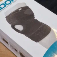 زانوبند آدور