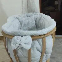 گهواره و تخت کنار مادر