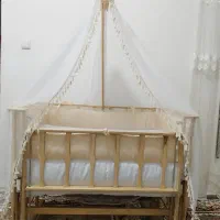 تخت کنار مادر چوبی