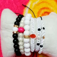 دسبند با مهره و نخ