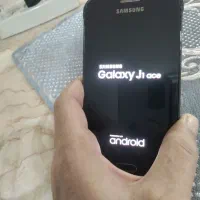 گوشی J1 ace حافظه 8 رم 1.5 فورجی