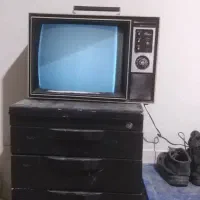تلوزیون قدیمی|تلویزیون و پروژکتور|شیراز, میانرود|دیوار