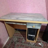 .میز کامپیوتر