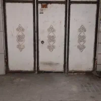 دو عدد در حیاط