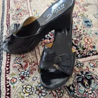 کفش|کیف، کفش، کمربند|مسجد سلیمان, |دیوار