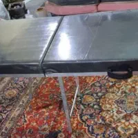تخت چمدانی و صندلی استاد کار.