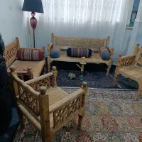 مبل سنتی 7نفره همراه یه میز عسلی